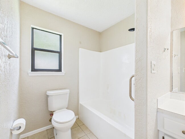 Building Photo - Charming 1-Bedroom Retreat on Friendship L...