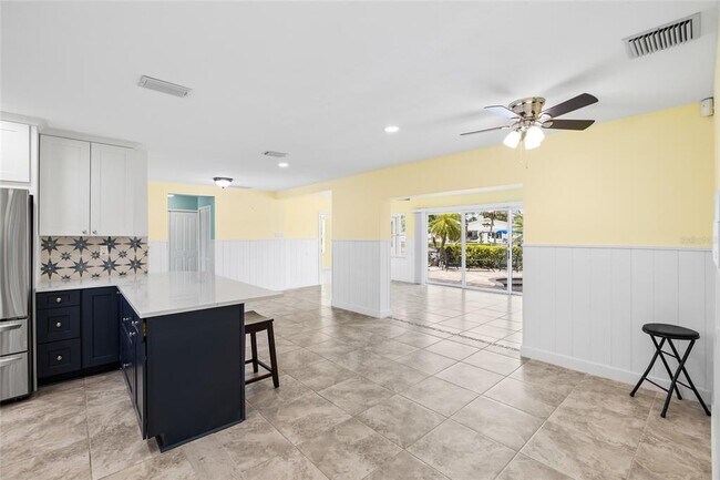 Building Photo - 5541 Bayou Grande Blvd NE