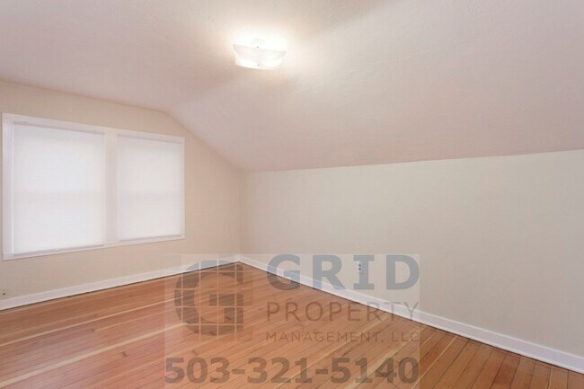 Building Photo - GPM569 - SE Caruthers St (T2)