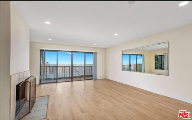 Building Photo - 6798 Las Olas Way