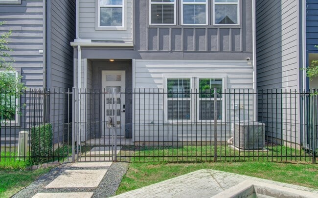 Building Photo - 8325 Springwood Crk Ln