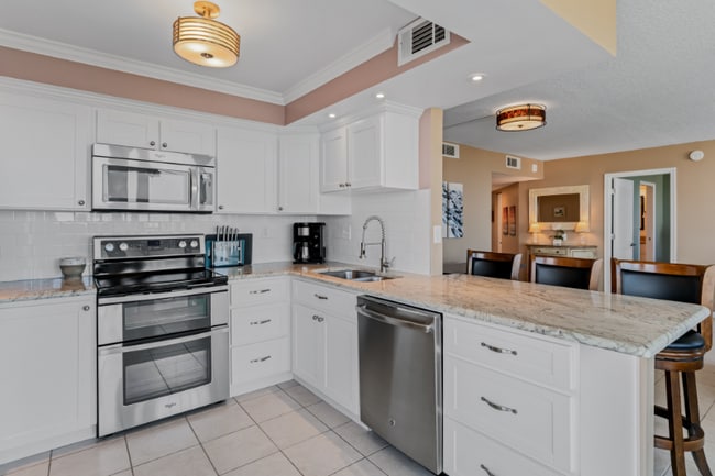 Building Photo - 6295 Bahia Del Mar Cir