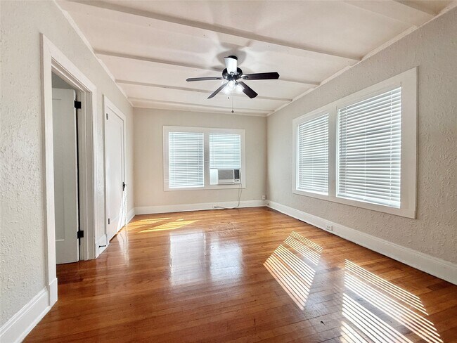 Building Photo - 3920 Fannin St