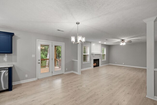 Building Photo - Pet Friendly Four Bedroom!