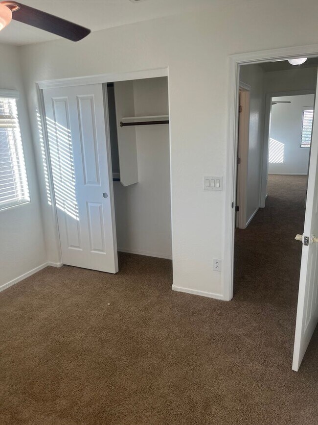 Building Photo - Welcome to this beautifully maintained home in one of Gilbert’s most sought-after communities.