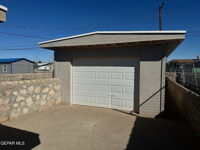 Building Photo - 8308 Mt Ranier Dr