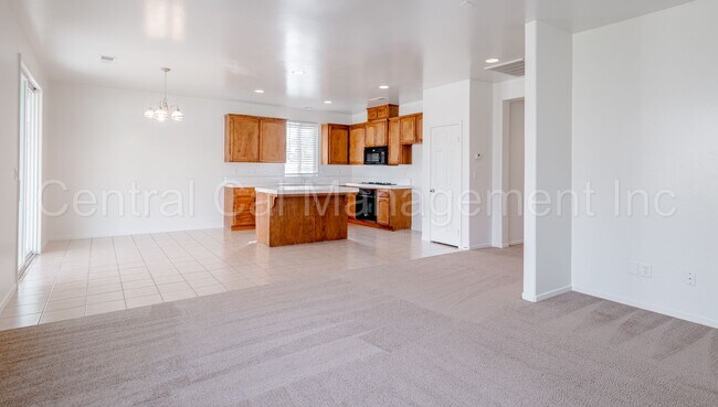Building Photo - 3 Bedroom/2 Bath home located in the Desired Northwest - $2395 per Month!