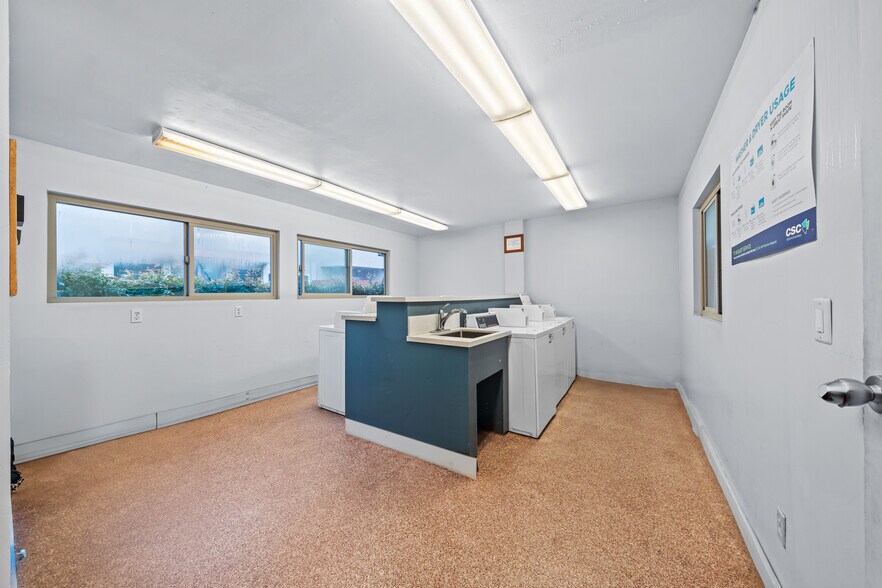 Building Photo - 9504 Carroll Canyon Rd