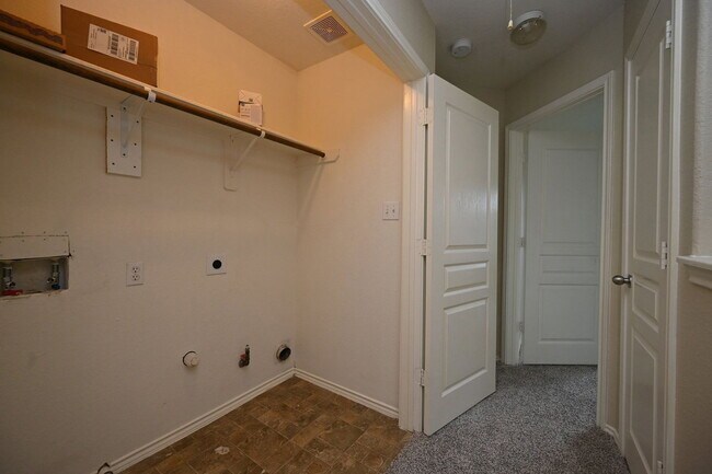 Building Photo - 16806 Mammoth Springs Dr