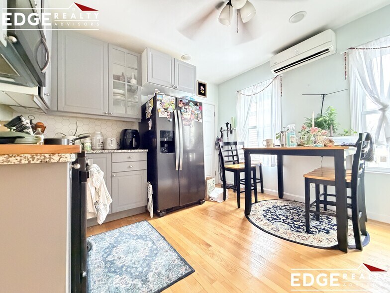 Building Photo - 21 Weitz St