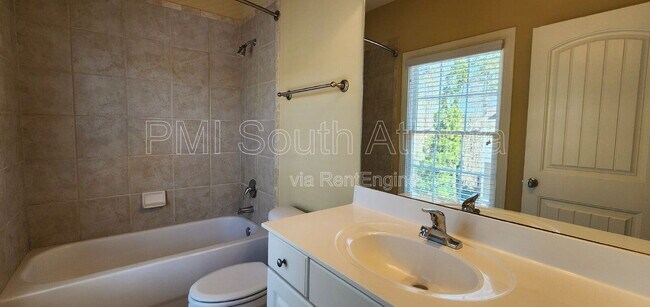 Building Photo - 106 Lexington Village