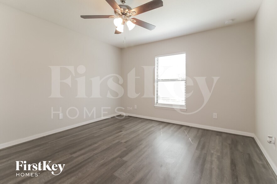 Building Photo - 416 Miles Blvd