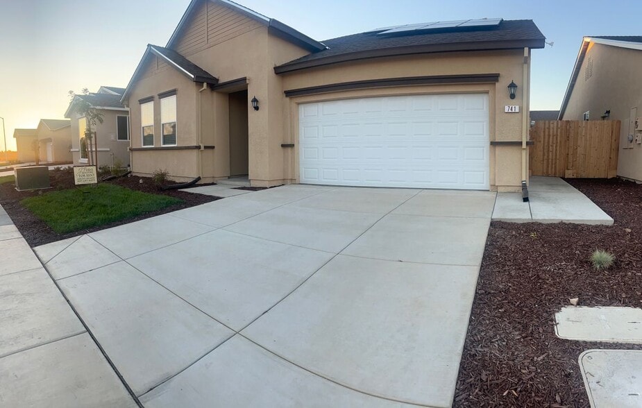 Building Photo - 741 Skyler Ct