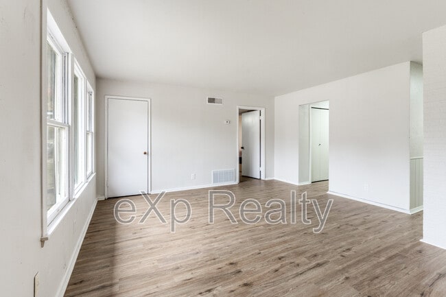 Building Photo - 322 Kate Schenck Ave