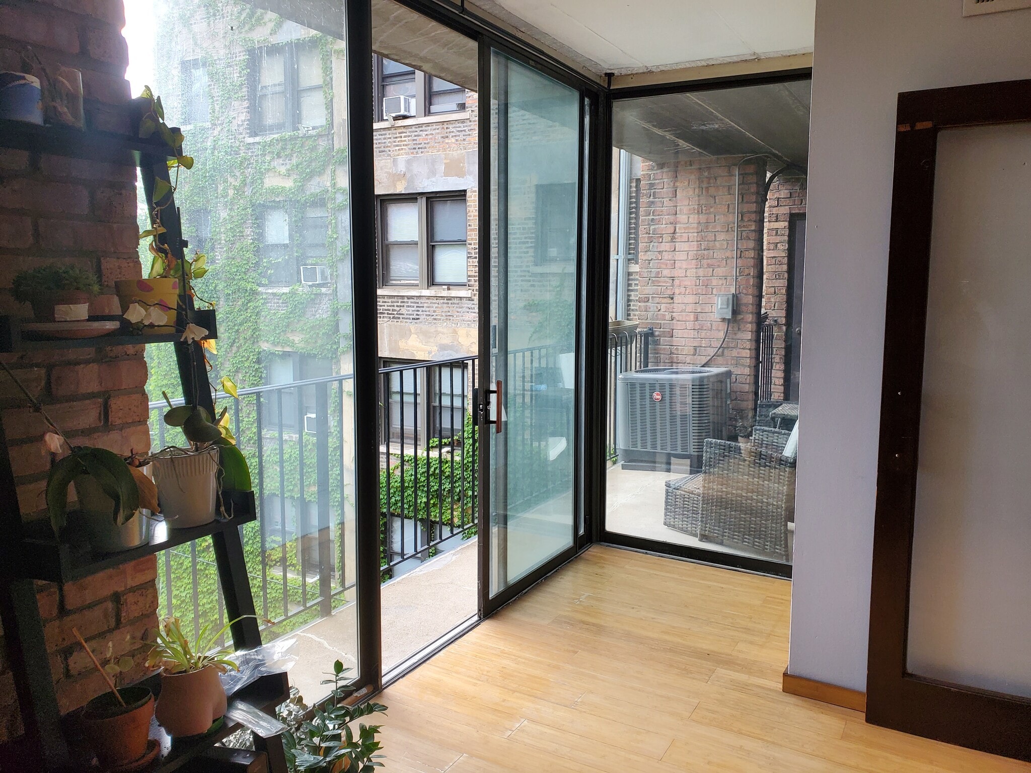 Building Photo - 651 W Sheridan Rd