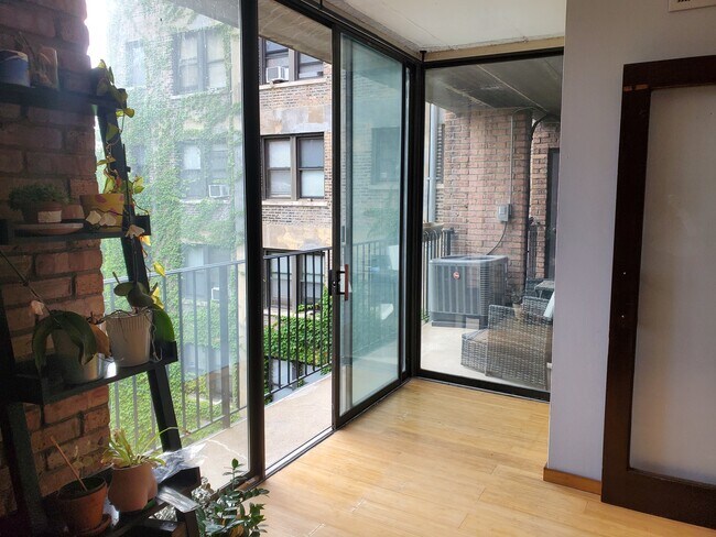 Building Photo - 651 W Sheridan Rd