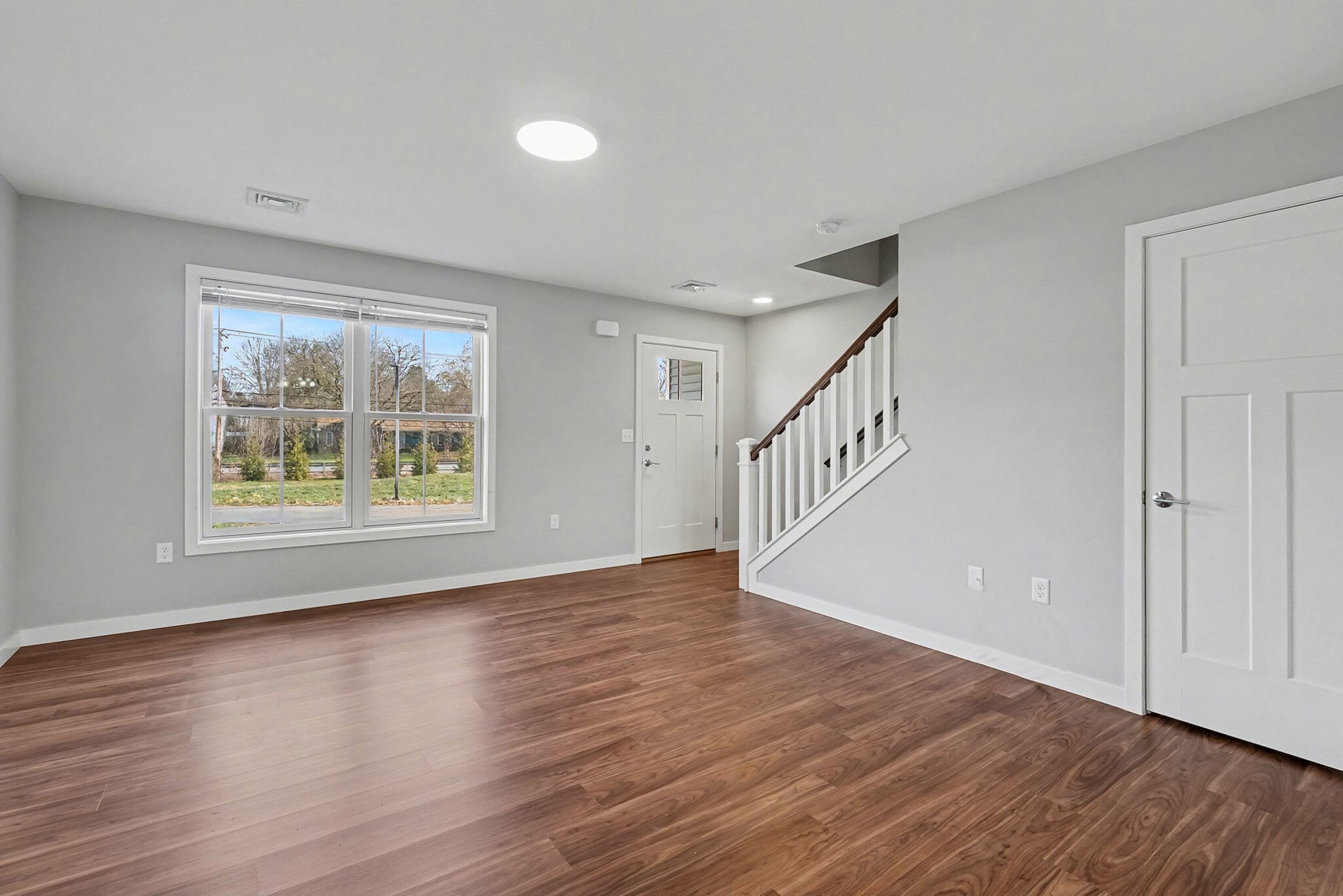 Building Photo - 120 Hart Ln