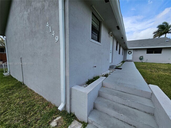 Building Photo - 4149 SW 52nd St