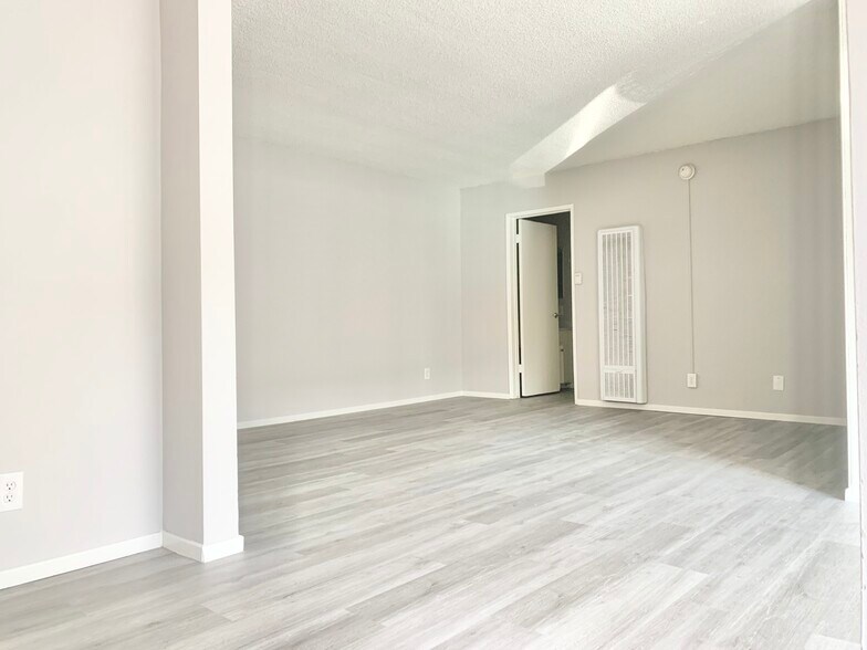 Primary Photo - 1822 Colby Ave