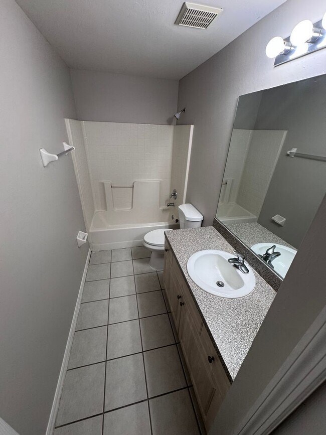 Building Photo - 343 Harold Ave S