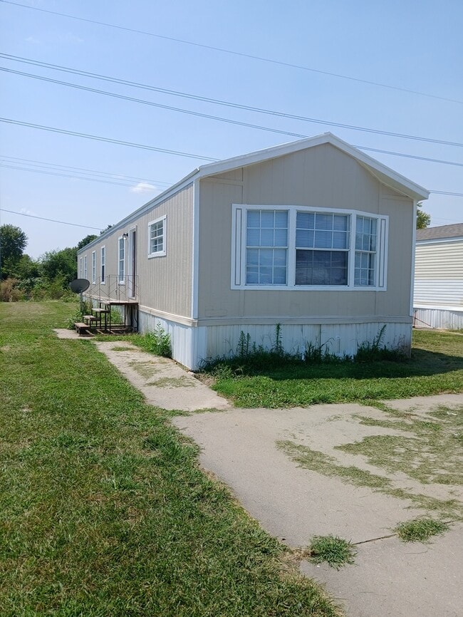 Building Photo - Mobile Home For Sale