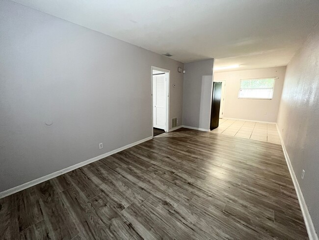 Building Photo - Charming 1 bedroom, 1 bathroom with 600 sq...