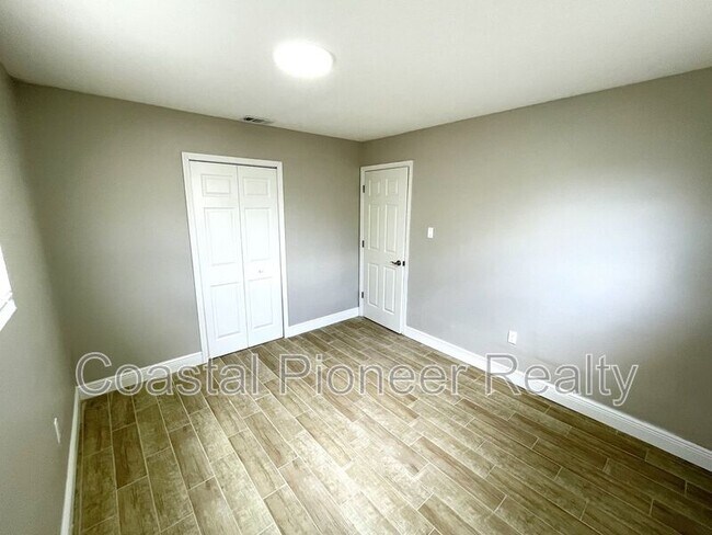 Building Photo - 8310 Croton Ave