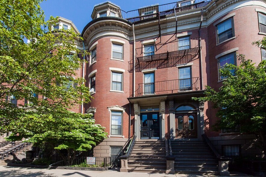 Building Photo - 656 Tremont St