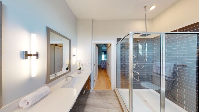 Building Photo - Modern Townhome with Roof Terrace in Dilworth Neighborhood Charlotte NC