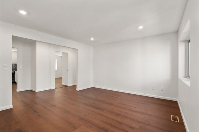 Building Photo - 47 Bayberry Dr