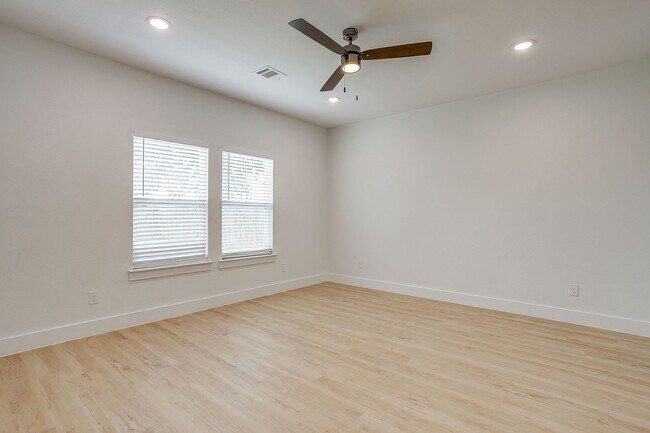 Building Photo - 3817 Winfield Ave