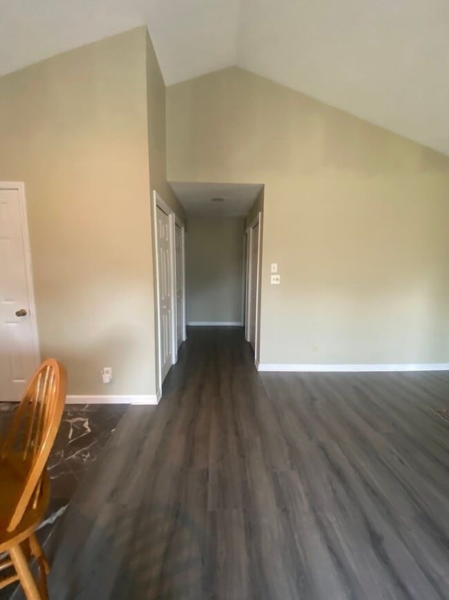 Building Photo - Semi-Furnished 2-Bedroom Condo at Eagle Pointe