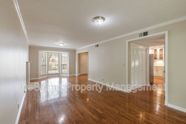 Building Photo - 5120 English Village Dr