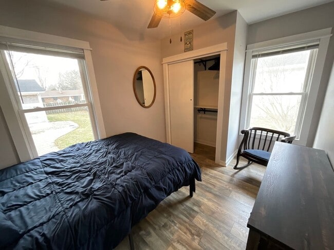 Building Photo - 3-bedroom, 2.0 bathroom home in Saint Joseph