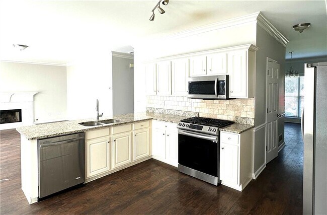 Building Photo - 2020 Bentwood Ct