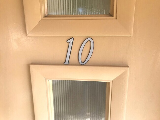 Building Photo - 725 Busse Hwy