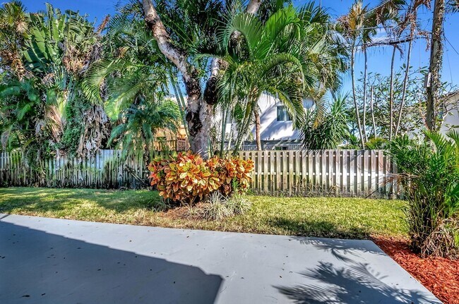 Building Photo - 3123 Florida Blvd