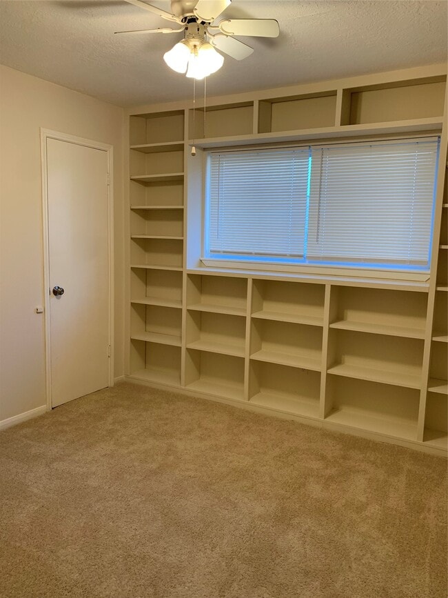 Building Photo - 12418 South Dr