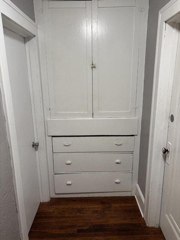 Building Photo - 1302 E 12th St