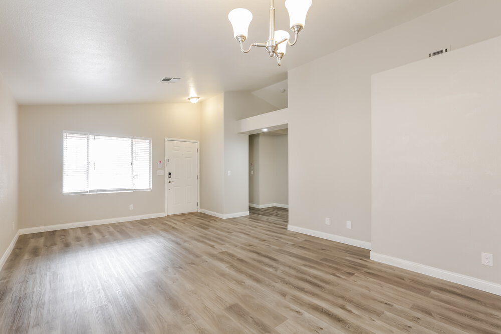 Building Photo - 7680 Beverly Hills Dr