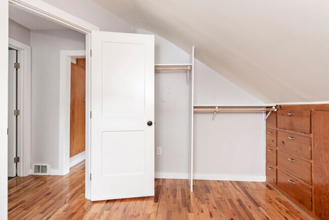 Building Photo - 703 10th St