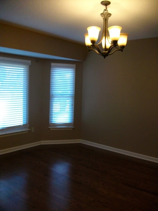 Building Photo - AVAILABLE EARLY MARCH 2026! (One Pet Maximum)