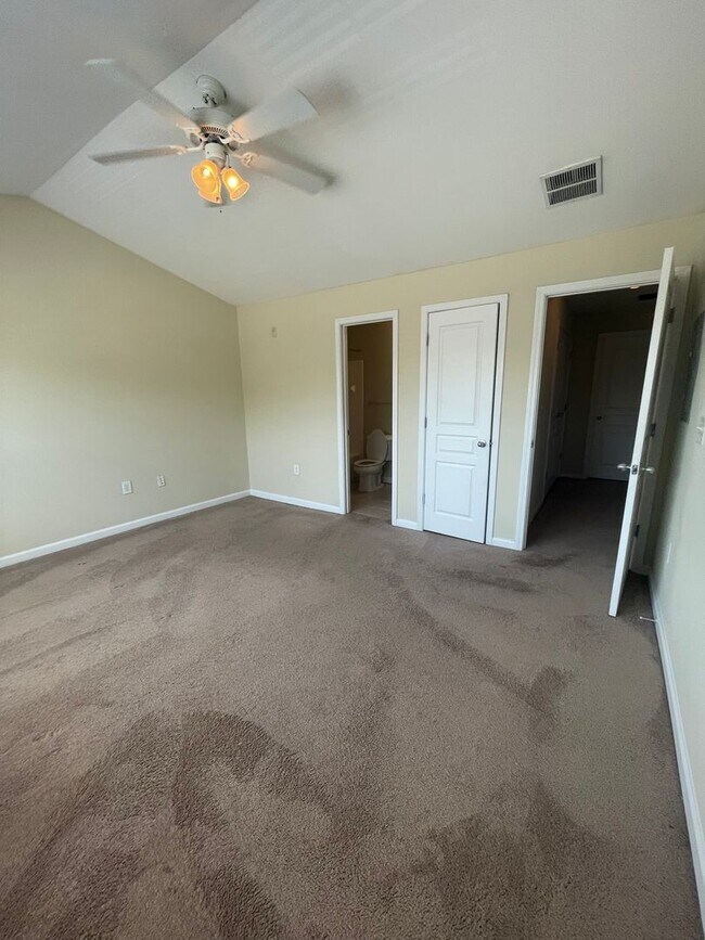 Building Photo - 18-1825 Whittaker