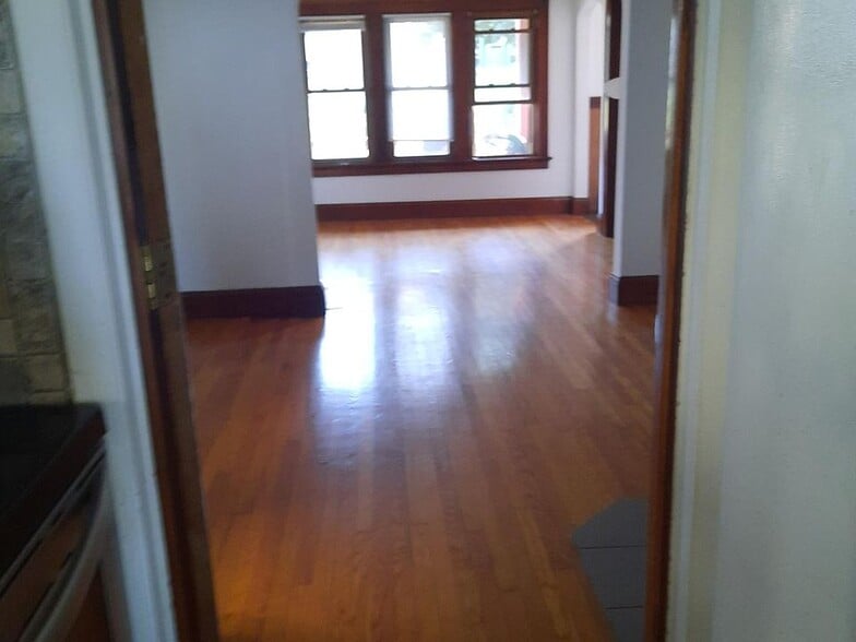 Primary Photo - 220 E Smith St