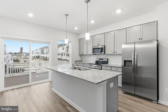 Building Photo - 410 18th Ave