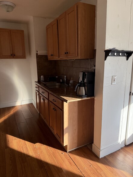 Building Photo - 255 Millbury St