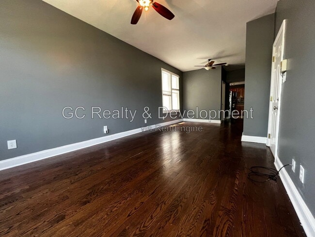 Building Photo - 2840 N Maplewood Ave