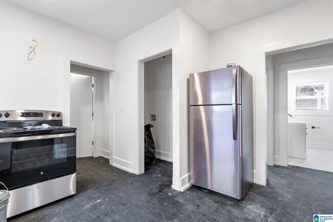 Building Photo - 1101 7th Ave W