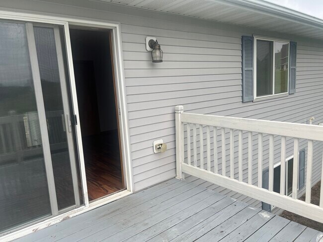 Building Photo - 4248 Red Hawk Dr SE