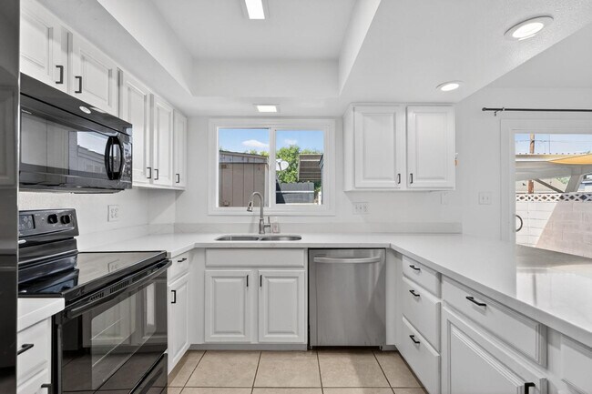 Building Photo - 8548 E McDonald Dr